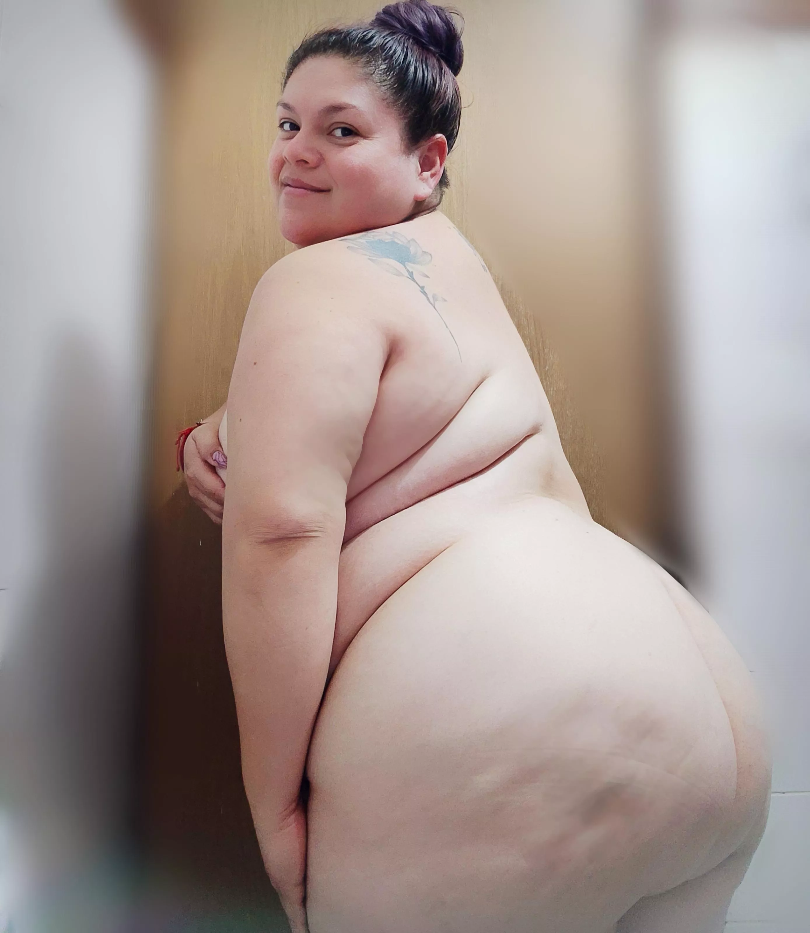 a little milf with a naughty face 😏😈 or what do you think?