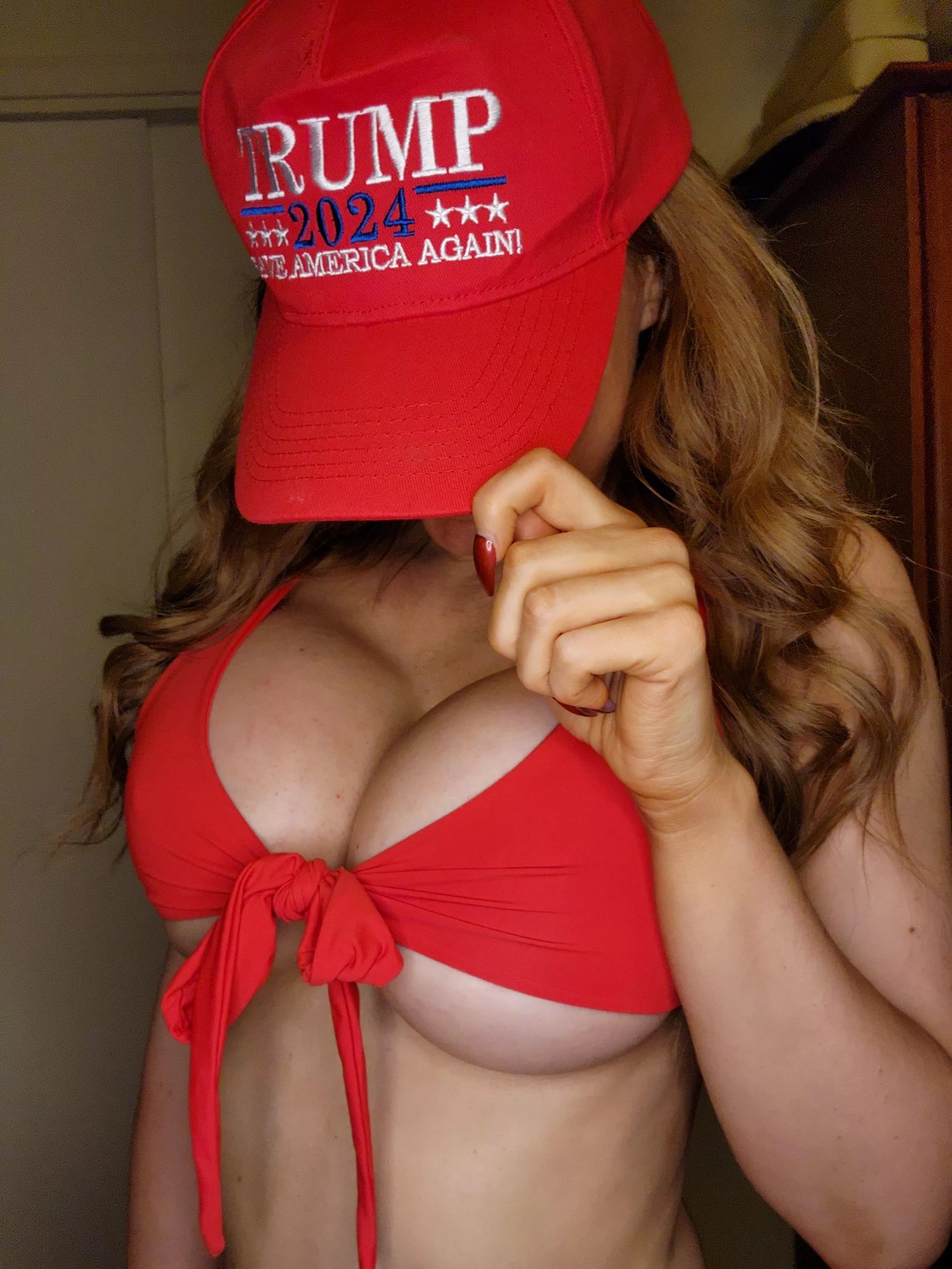 A Whole Lotta Underboob 4 America!