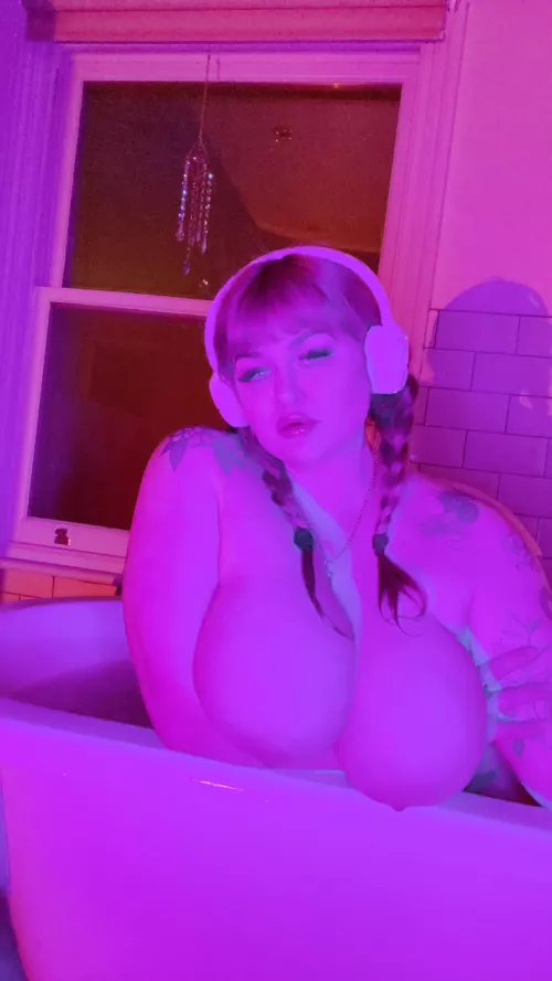 All wet and soapy, want to join me? 💦