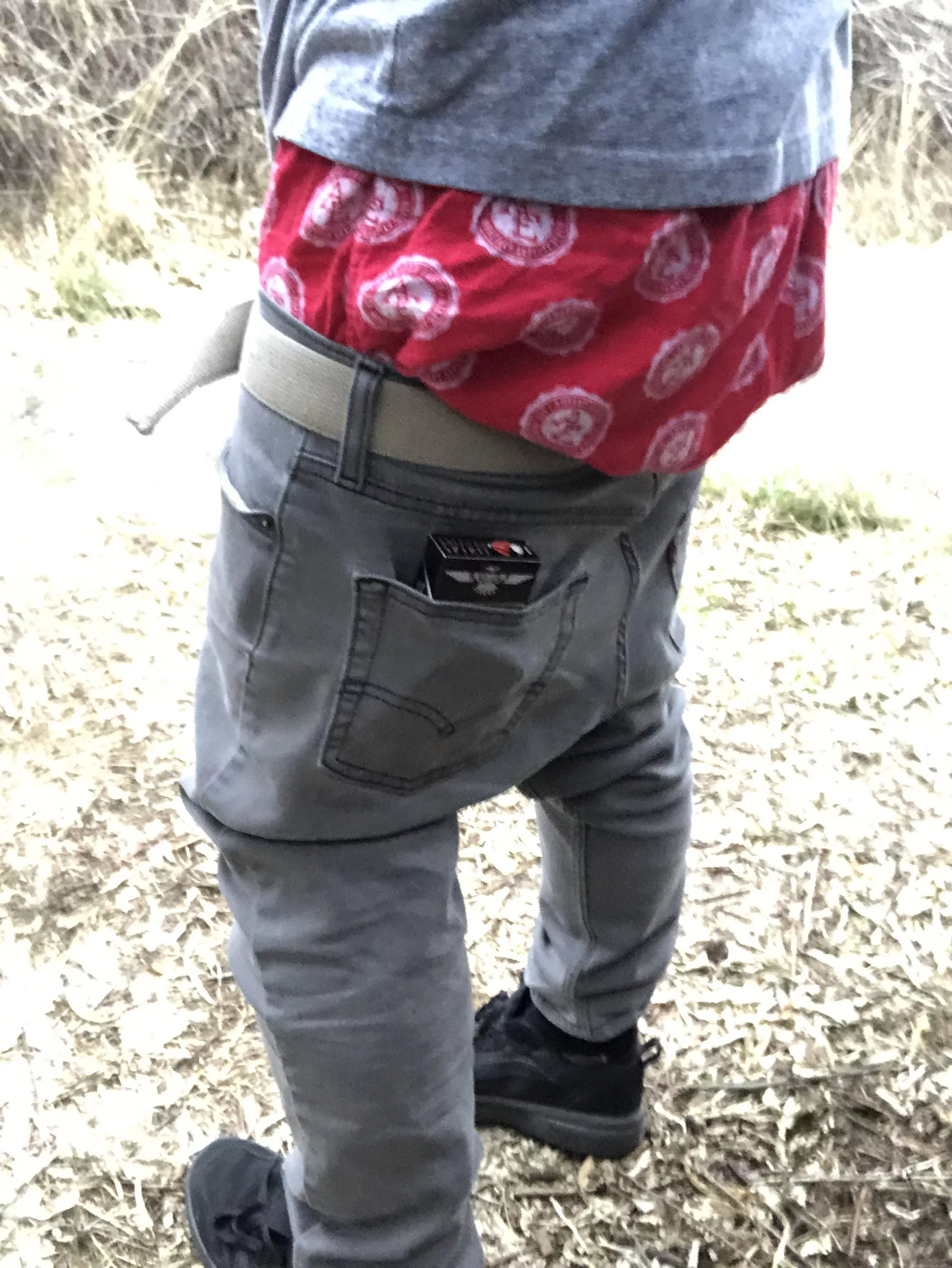 Any other guys here saggers and / or into sagging? It’s so hot.