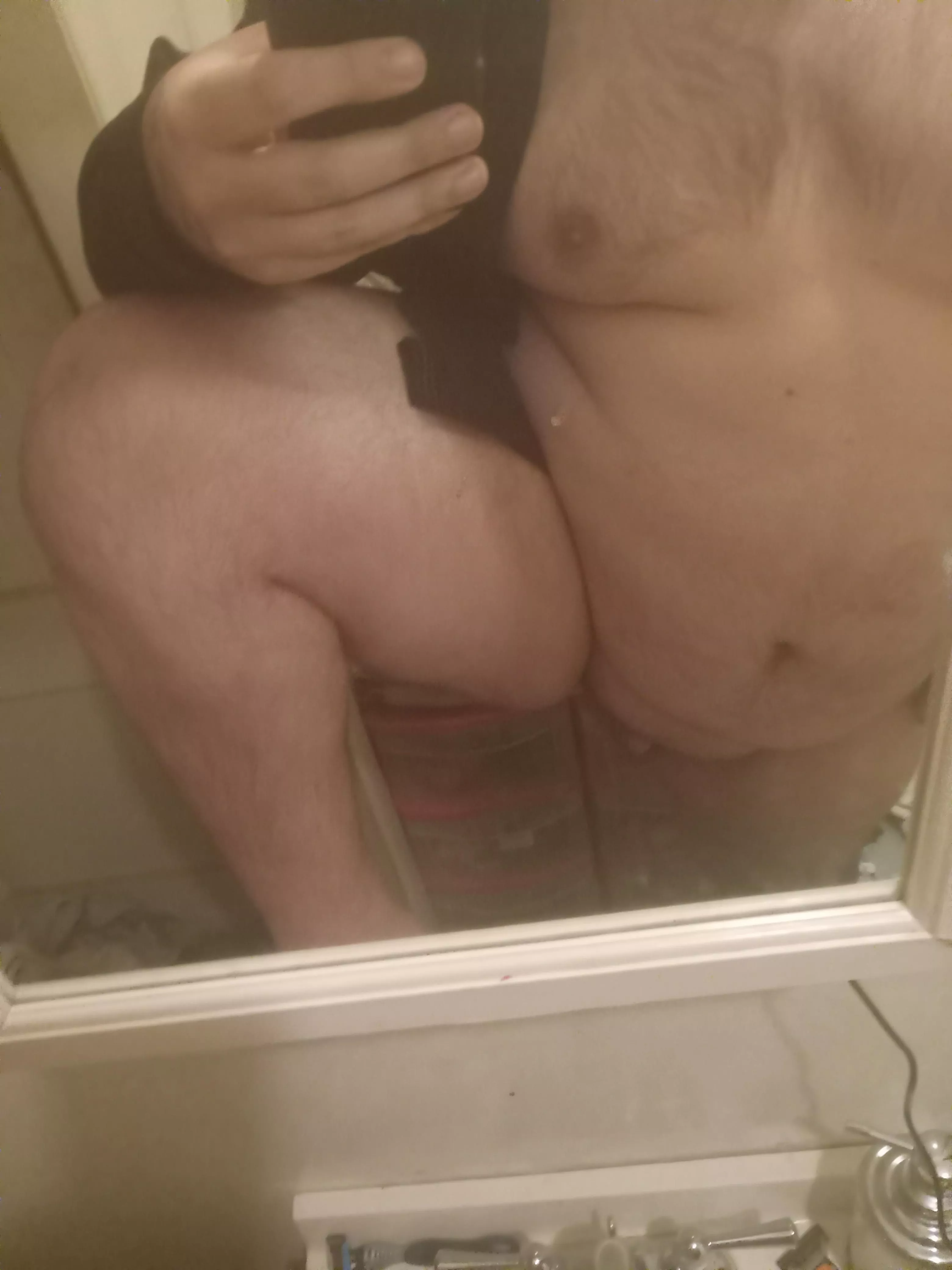 Any takers ladies? This big guy needs some attention. 😘😘😘