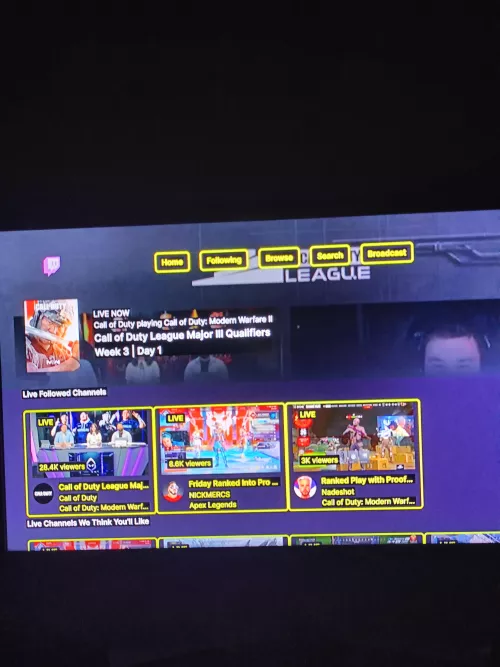 Anybody else have this type of screen. I can't see what I'm hovering on to select it?