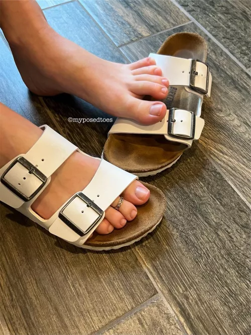 Birks and toe prints 🦶