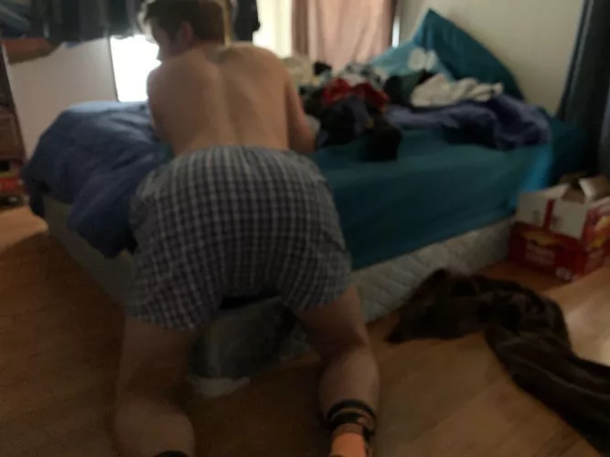 Bros hmu guys who like to sag and pants each other eum style