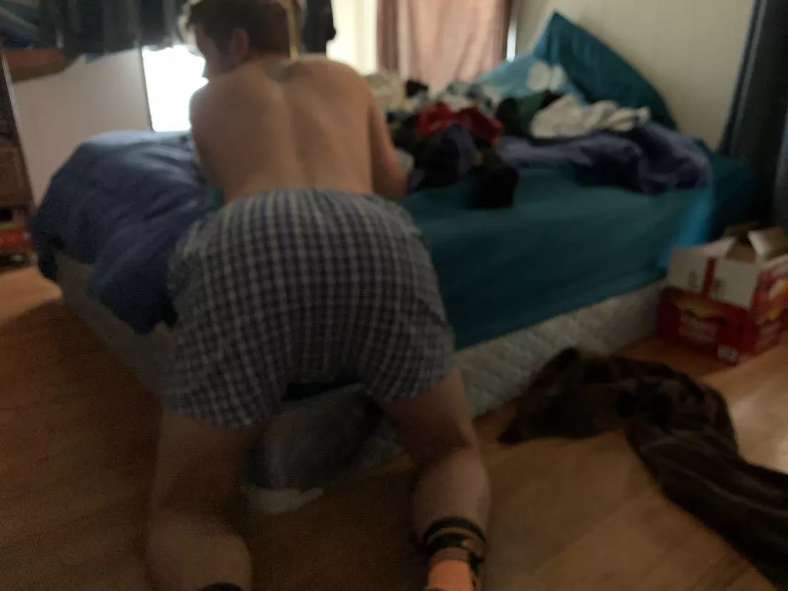 Bros hmu guys who like to sag and pants each other eum style