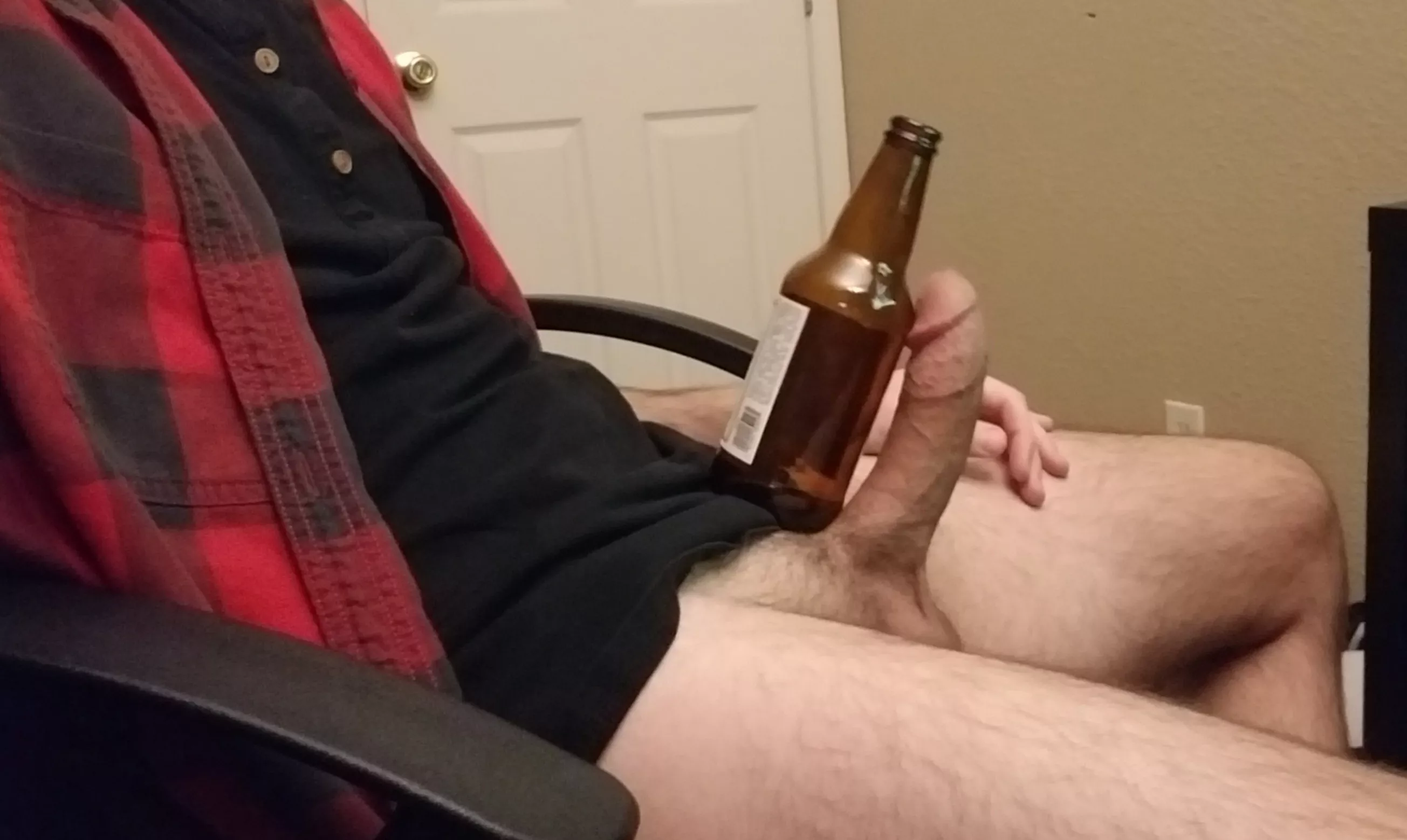 Cold ones cracked open, PC turned on, but no gamer boys in sight