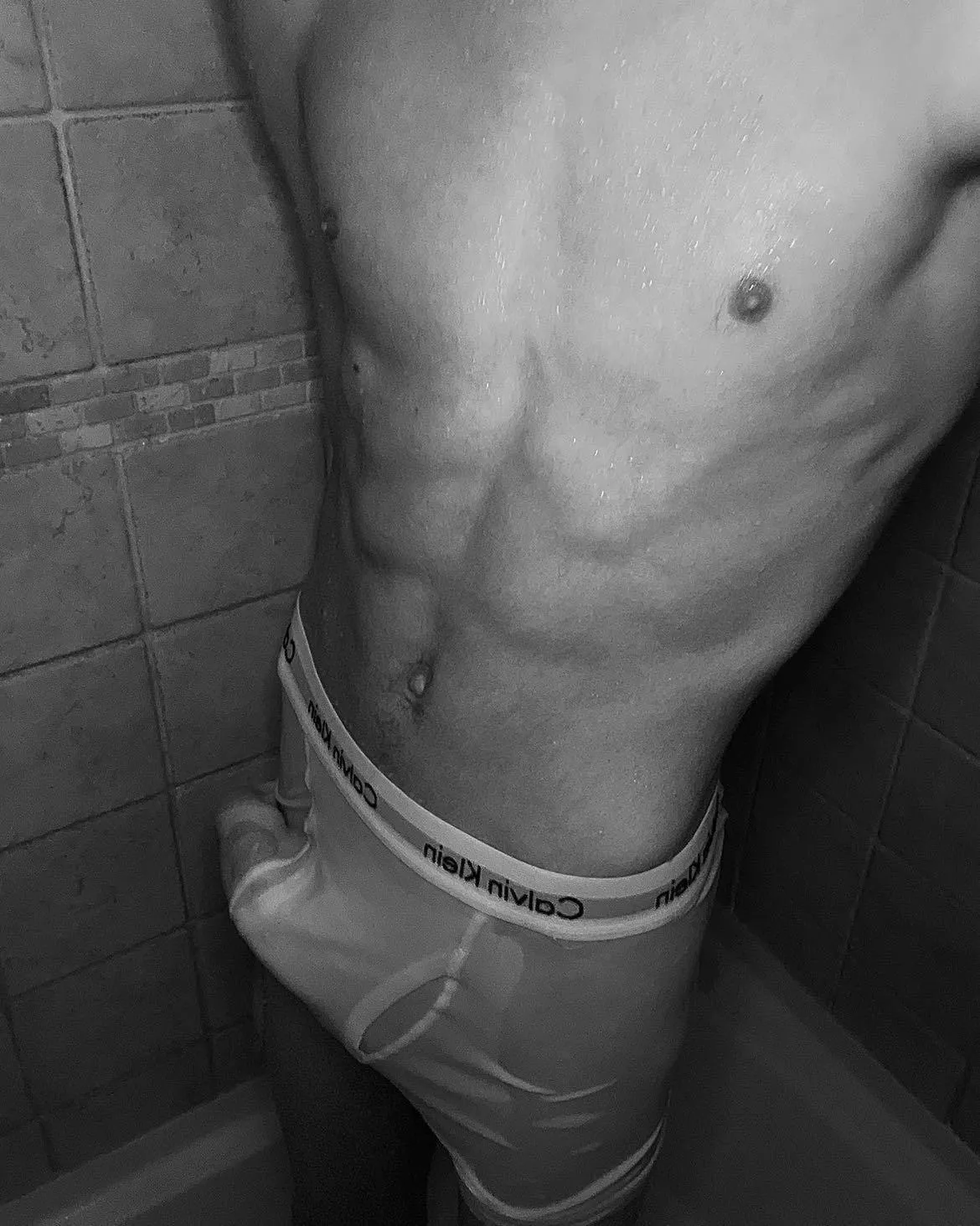 come jump in the shower with me💦