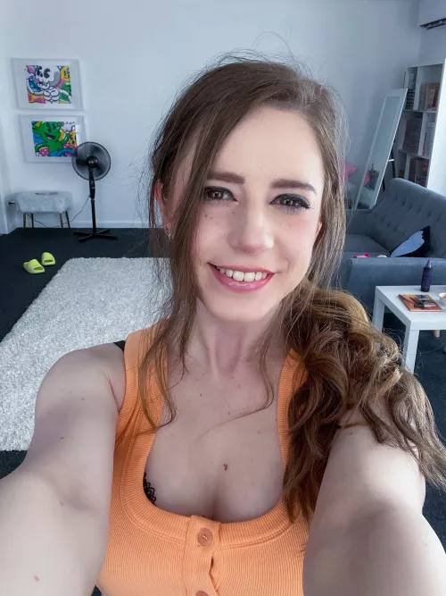 Do you like my messy hair? 😄