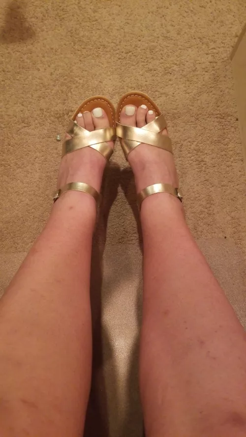 Does white go with gold?