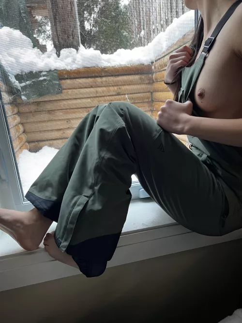 Ever been snowed in with a 5’4 Asian Canadian girl? [OC]