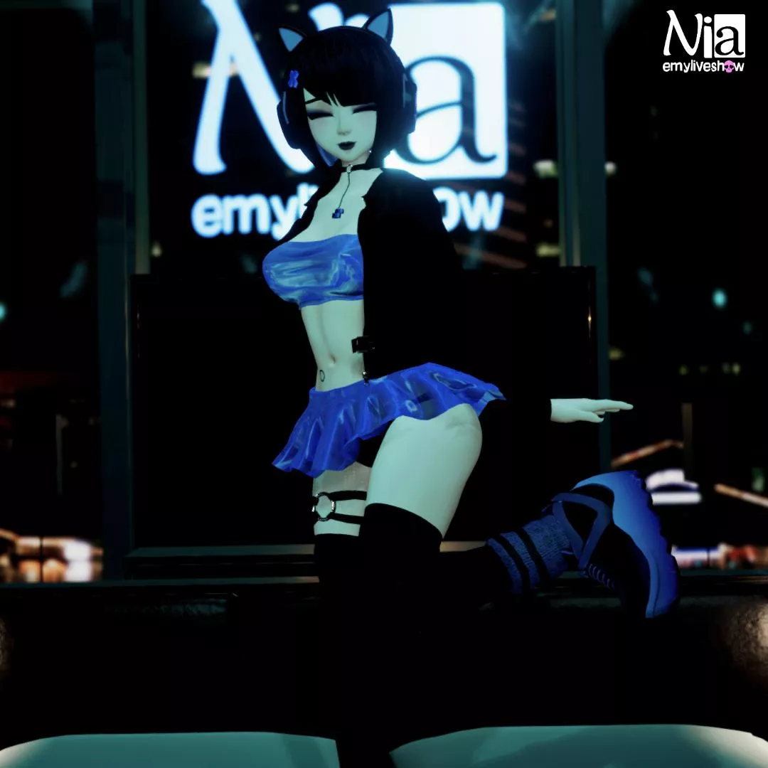 FINALLY BACK ONLINE OMG I missed everyone and everything so much 🥺💙 https://chaturbate.com/emyliveshow