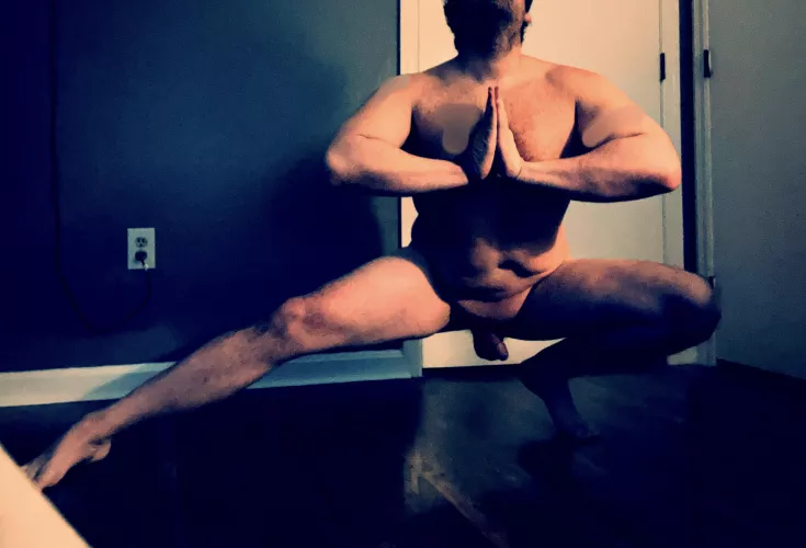 Happy Saturday yogis 😜