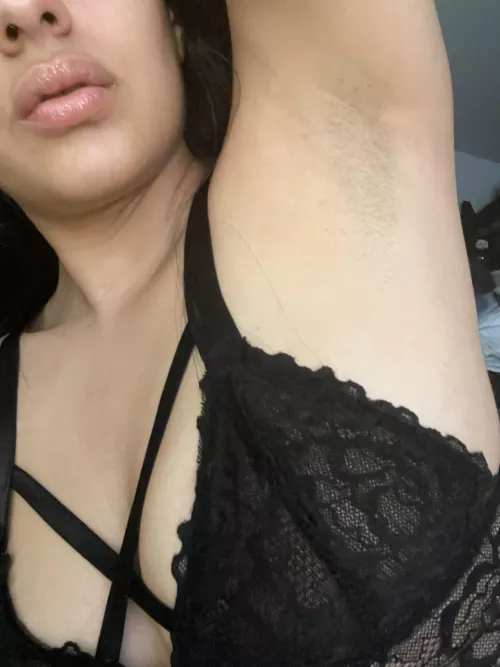 Hey, wanna lick my cute pits this morning😈