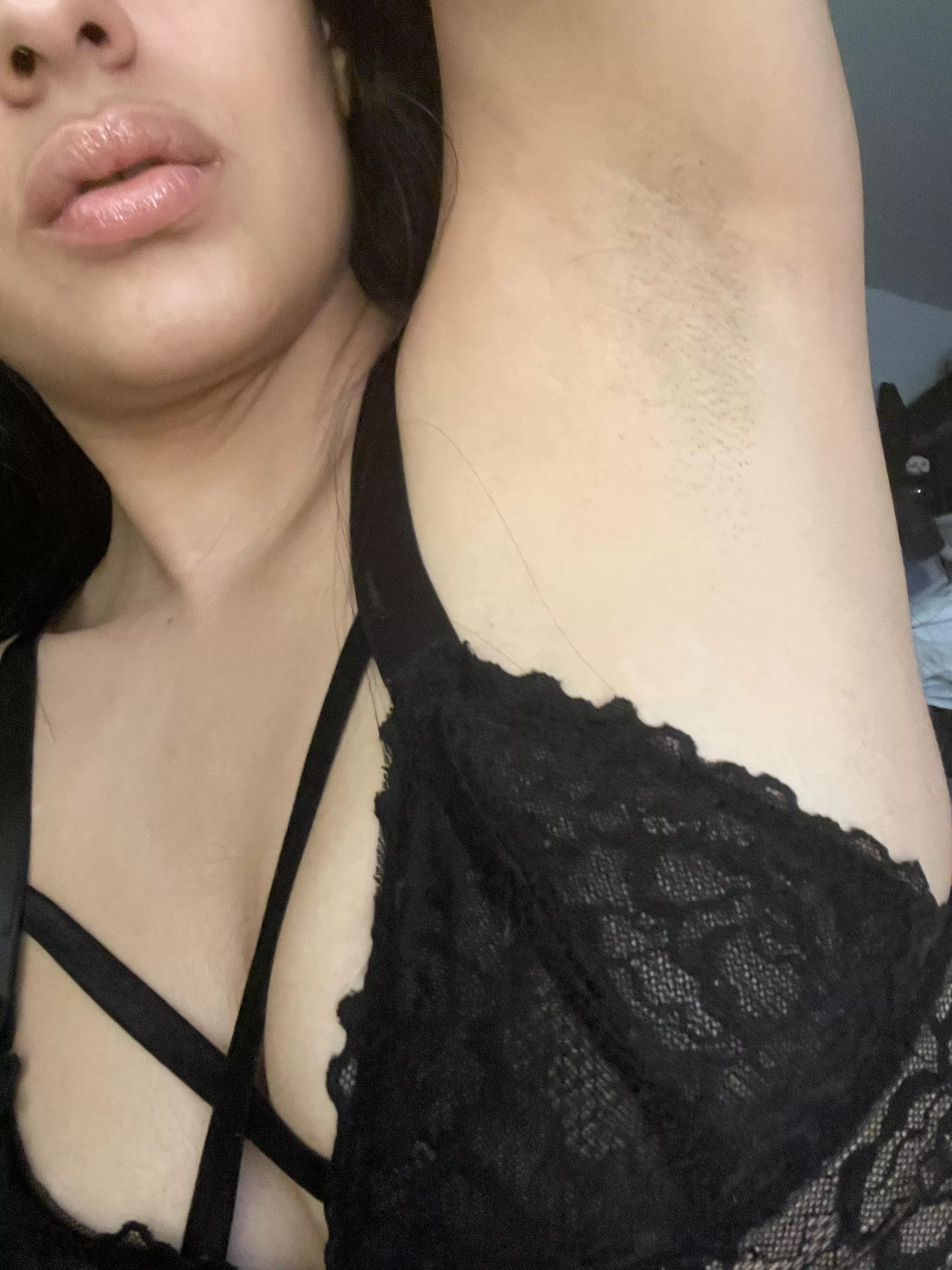 Hey, wanna lick my cute pits this morning😈