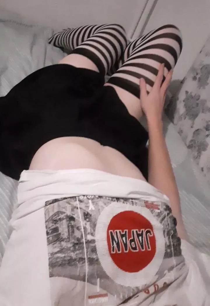 Hiii! Wanna join me and cuddle for a moment? :)