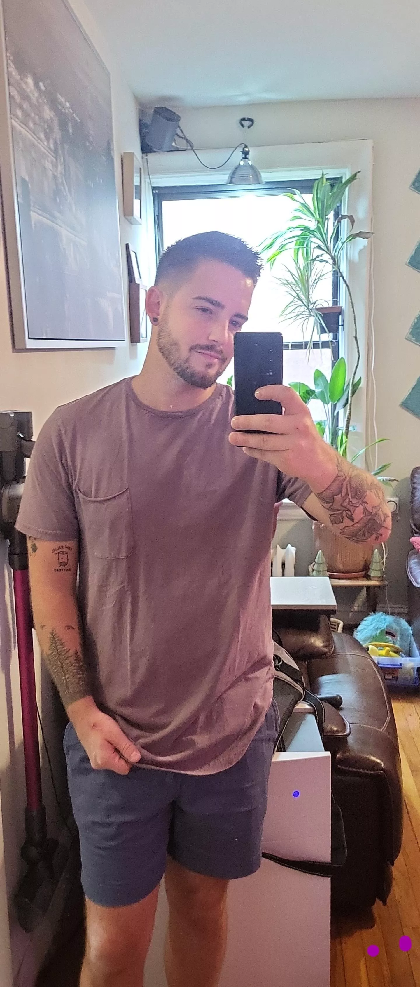 i hate my chubby finggers haha.