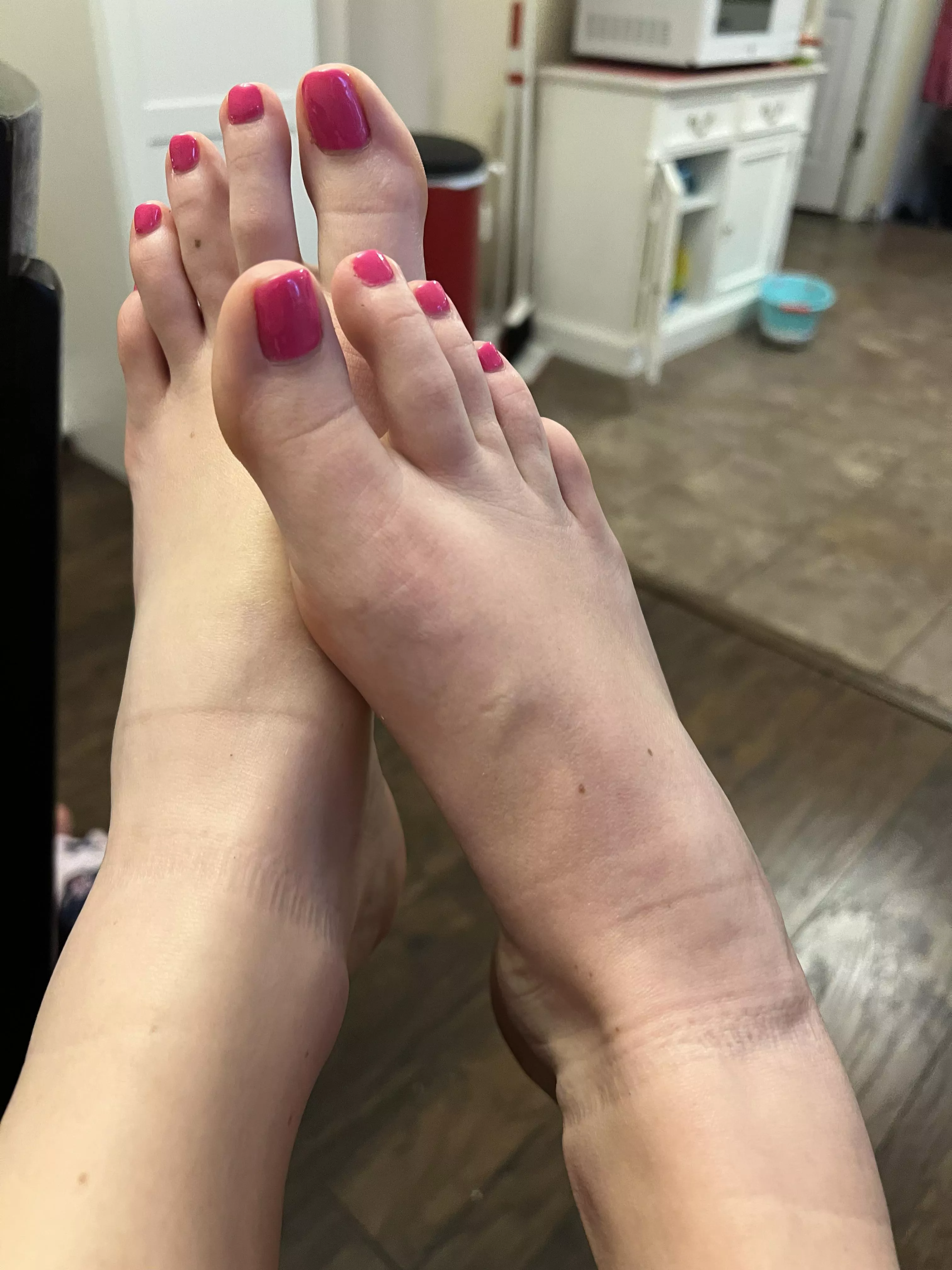 I hope you still enjoy my pregnant feet 🤰🏼👸🏼