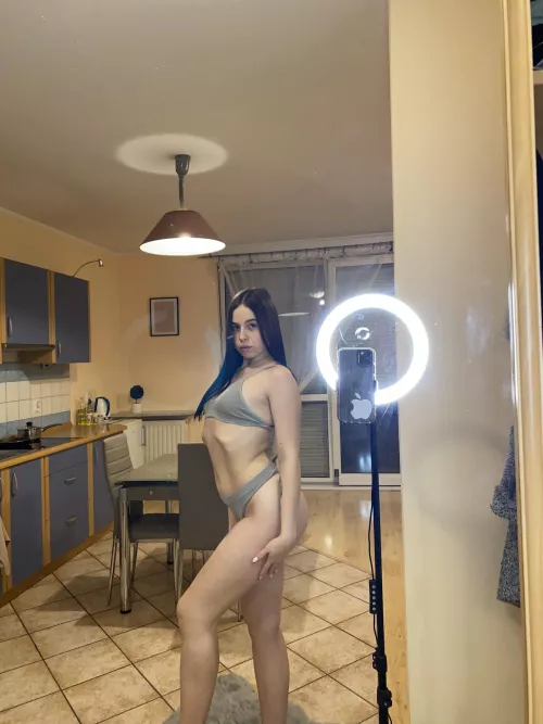 I like my legs to be licked😋