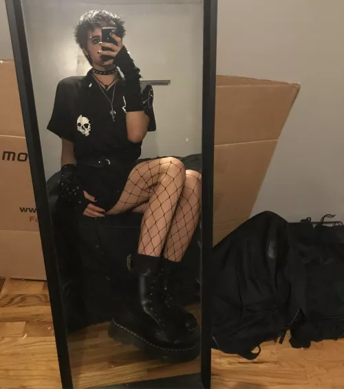 I miss my mirror >:(