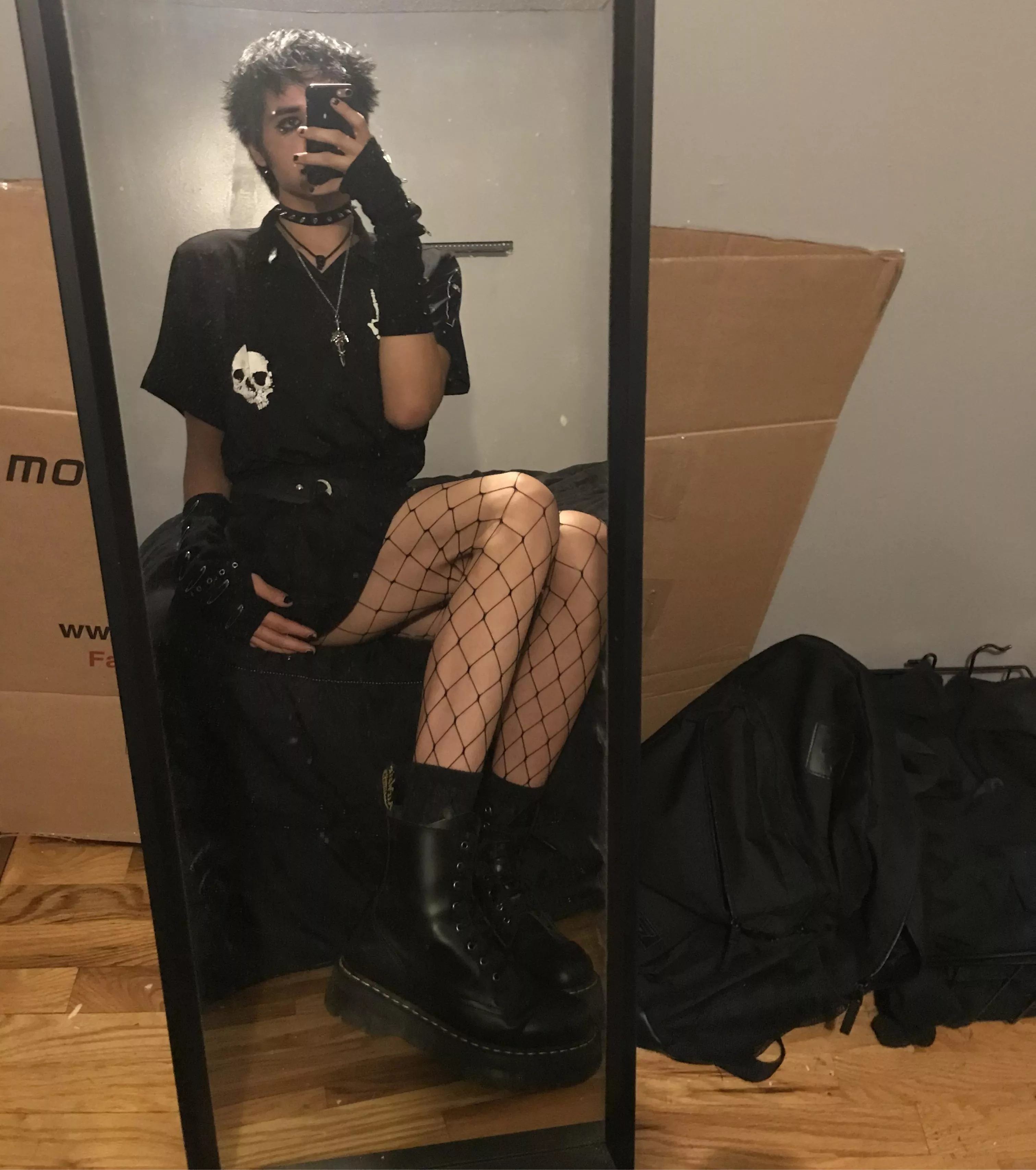 I miss my mirror >:(