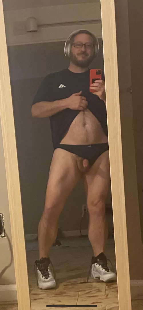 I swear I would jog like this. It’s pretty early on a Saturday. I might be able to get away with it.😬🤞(44)