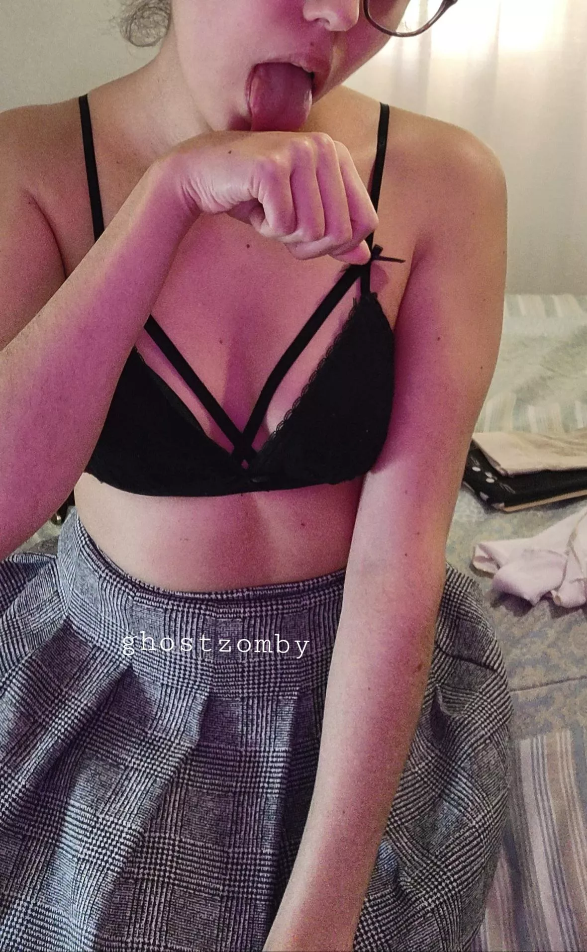 I'm a fetish girl 😇😈. I arrive so horny from school 🥵🙈🔥🔥