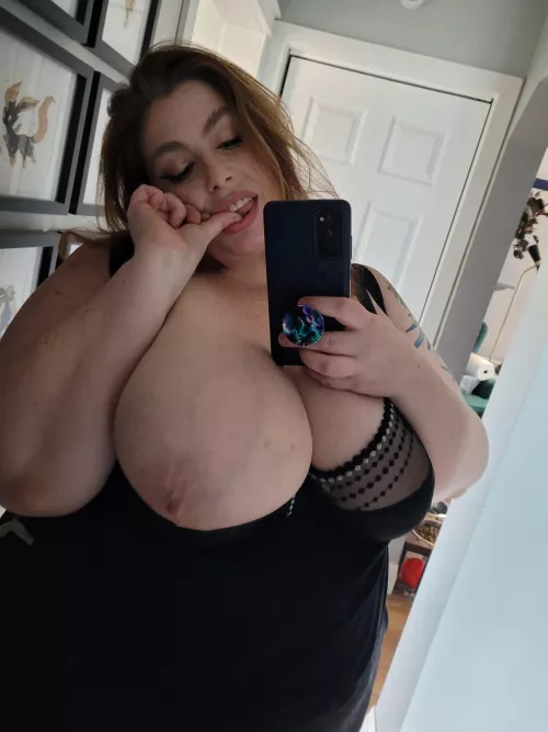 I'm built for this subreddit.. and you know I live to please 😌