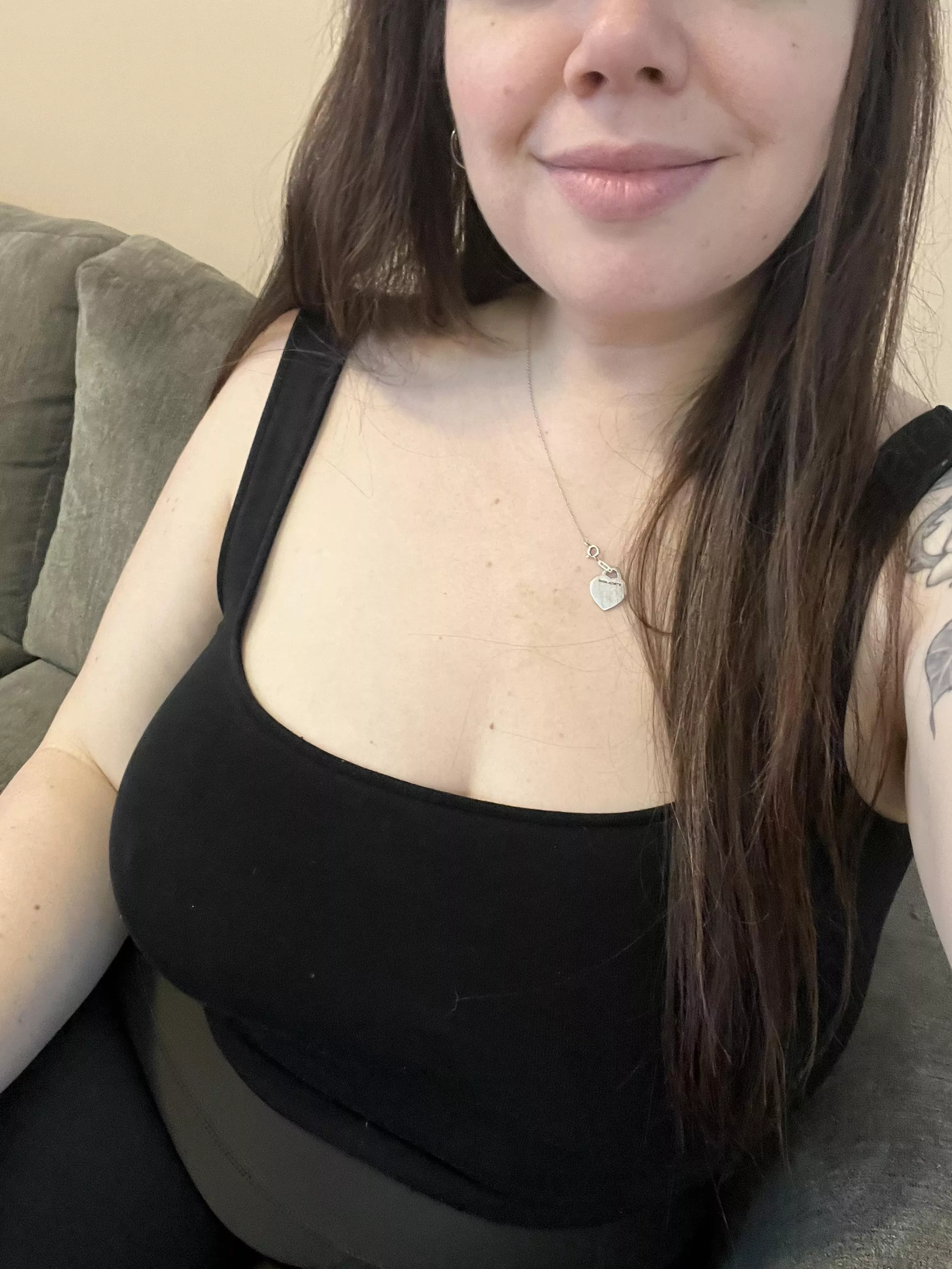 Lazy day at home 🖤