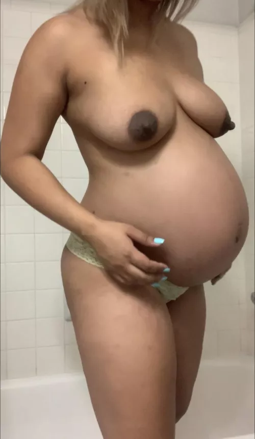 Little bump action to end the nightttt ♥️(OC)