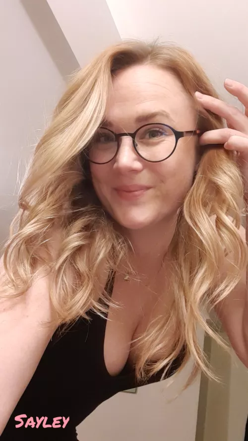 Looking very strawberry blonde here