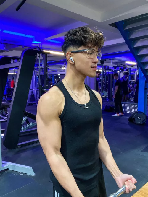 [m] pov: ur gym partner