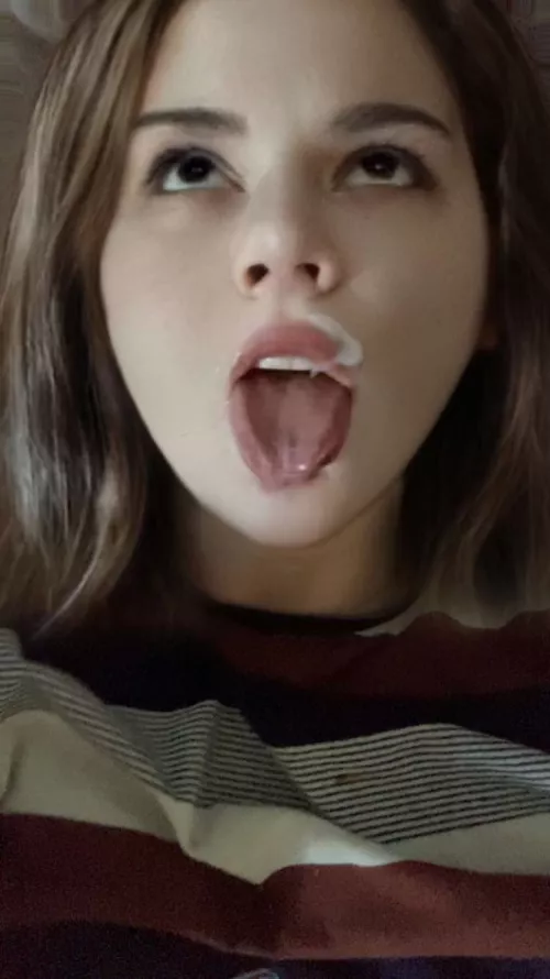 made this sissy cum on her own face
