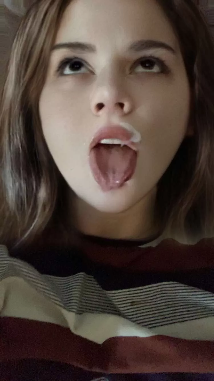 made this sissy cum on her own face