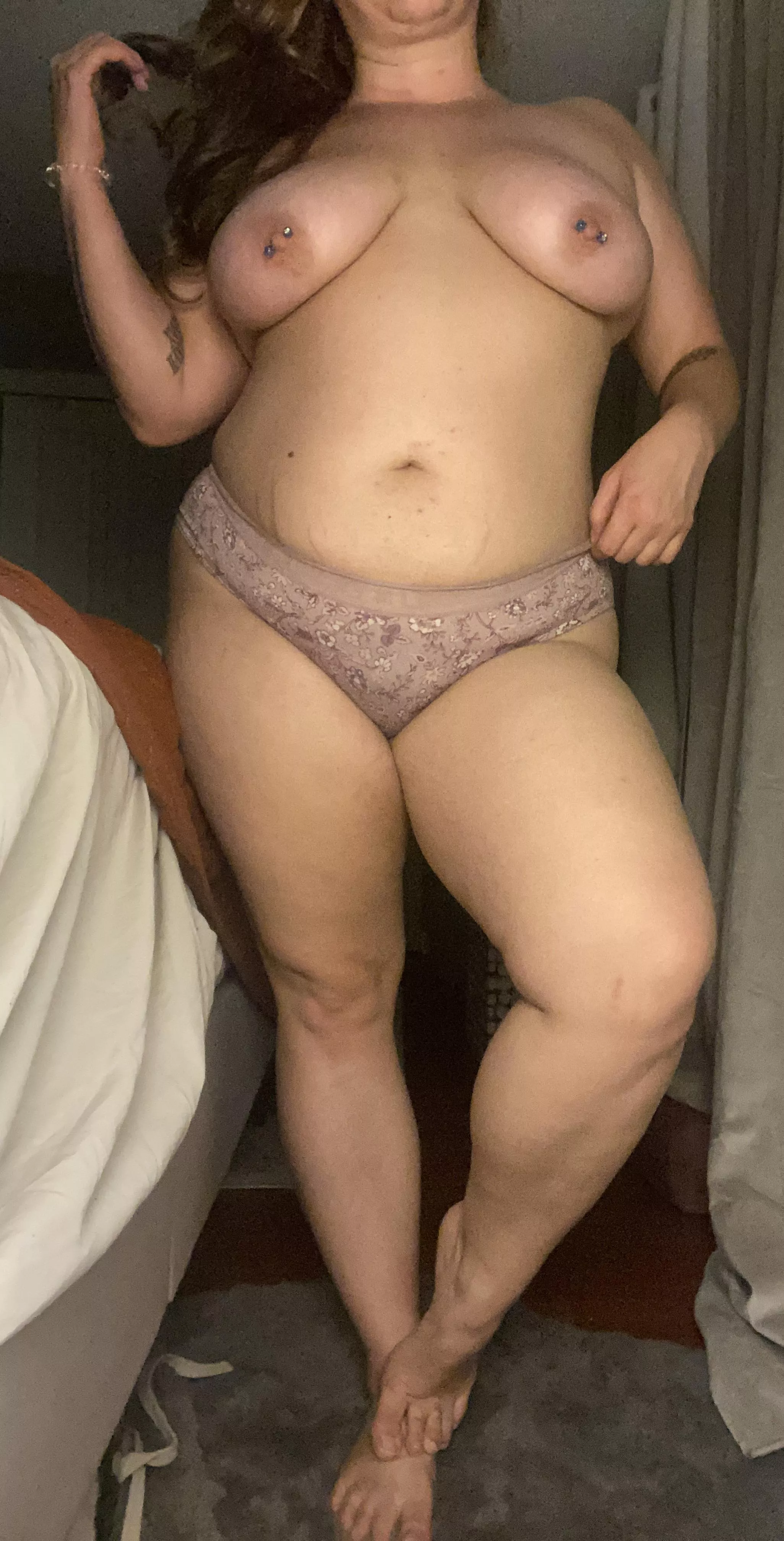 Momma needs some lovin’ tonight but hubby isn’t home ☹️