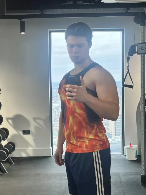 New gym is on the roof. It’s too hot. Sleeves are out. 😂 🏳️‍🌈