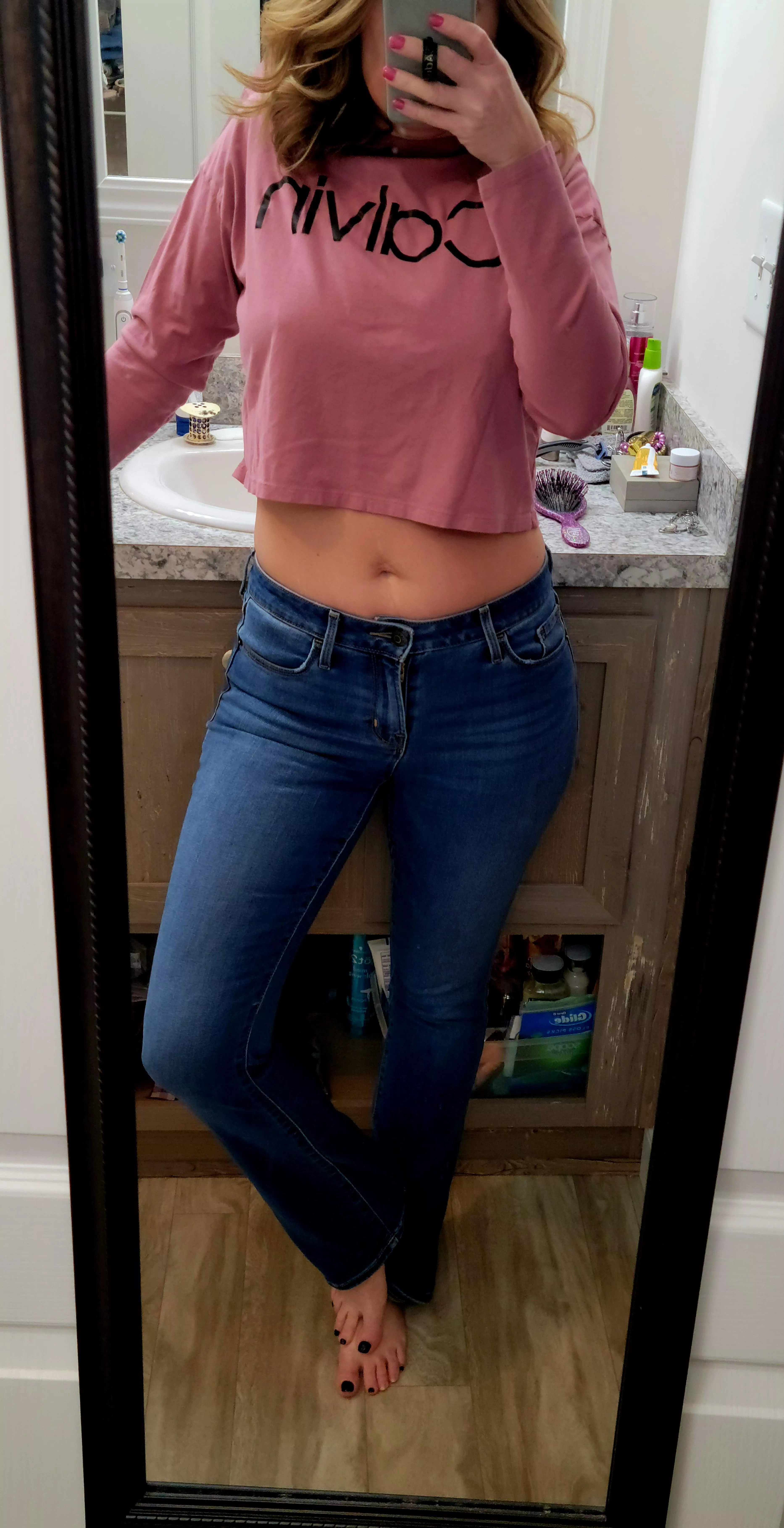 Put together one of my most comfy outfits for the night out!!