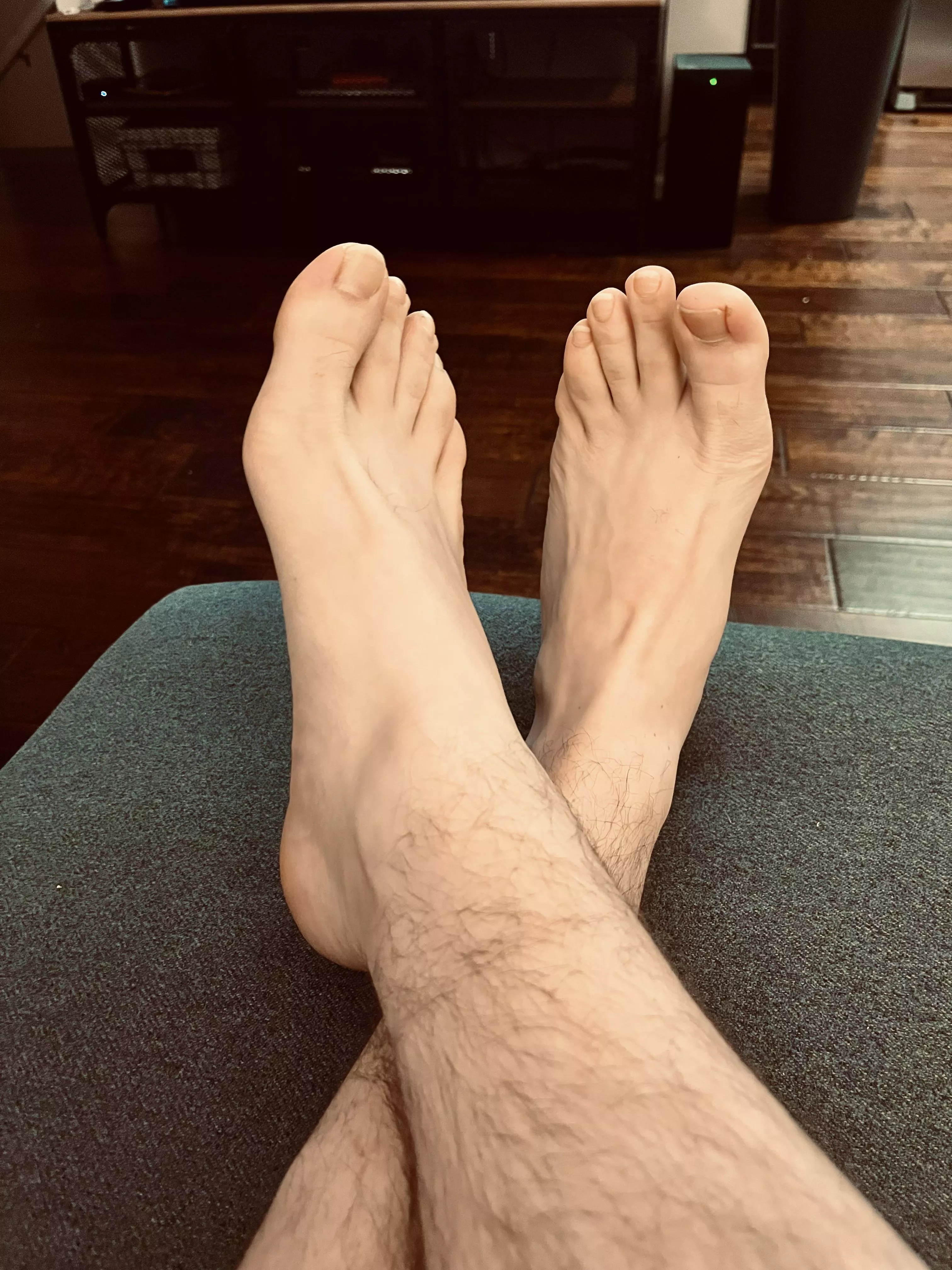 Saturday selfie 😏🦶🏼