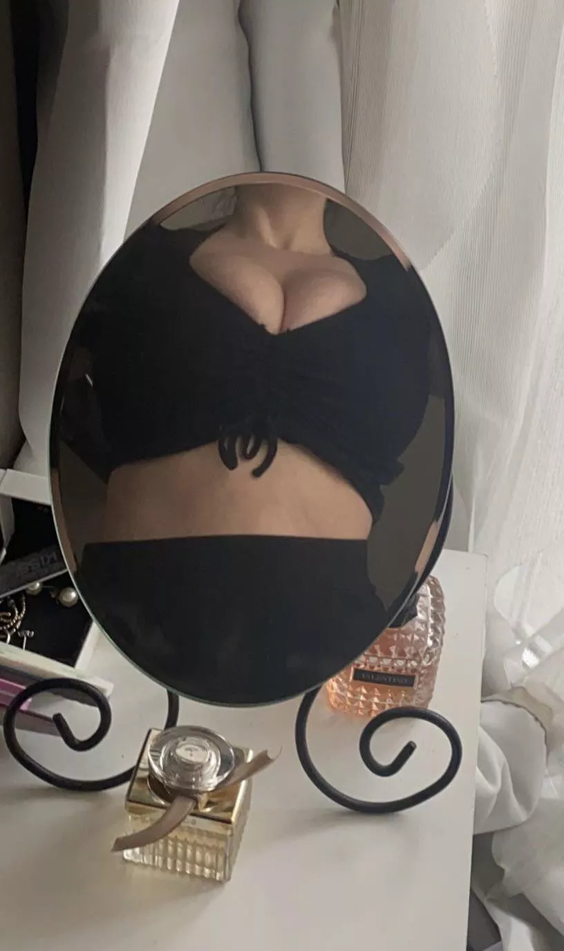 That top is always a good idea 🍒