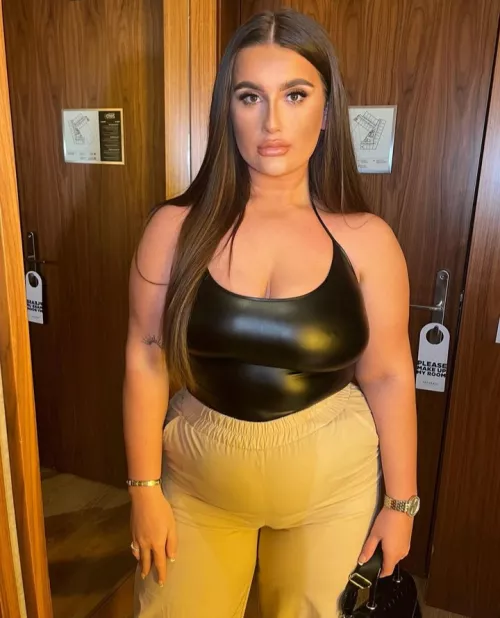 Thicc and busty Aly