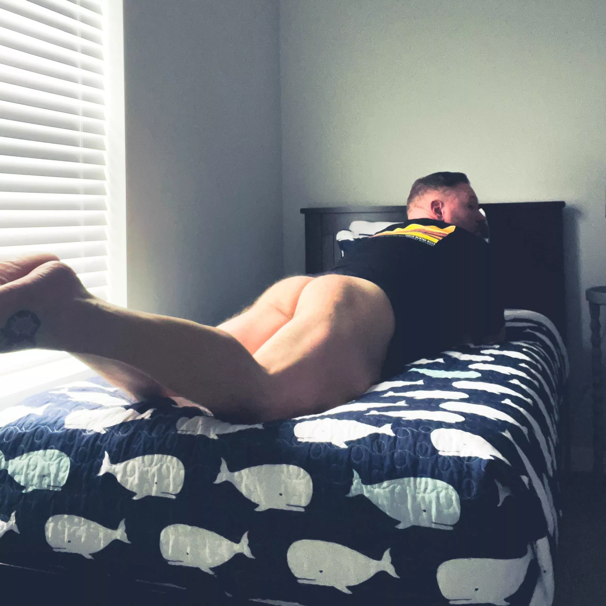 Thought these buns were looking pretty tasty in the window light at our rental. DM for more!