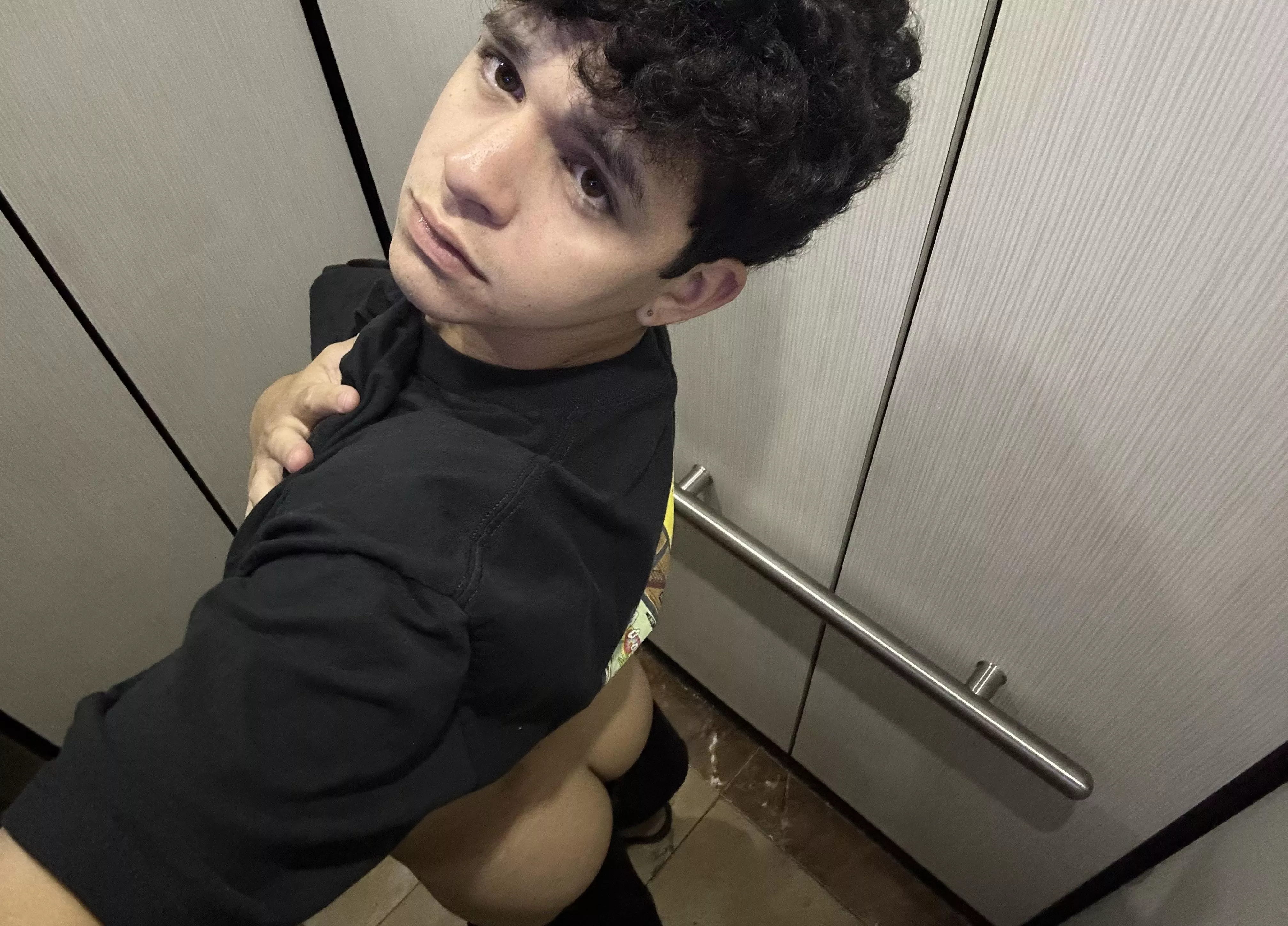 took one in the elevator today😌