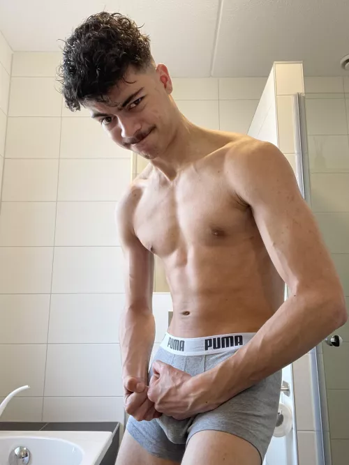 Who wants nudes of this guy because he exposed my girlfriend! add me on snap:merijn_kiemel