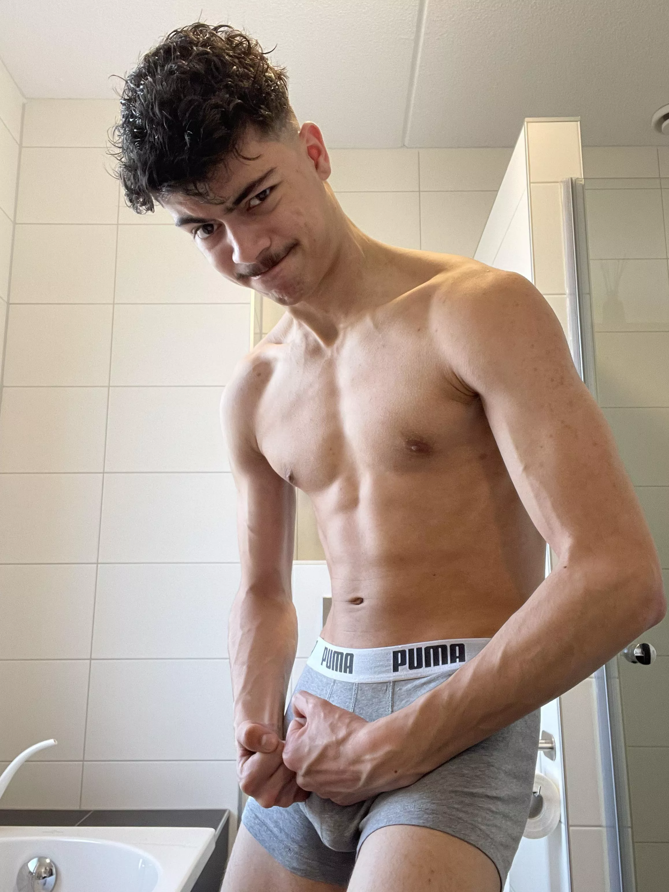 Who wants nudes of this guy because he exposed my girlfriend! add me on snap:merijn_kiemel