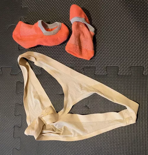 [W]ife’s post-workout mess 😀