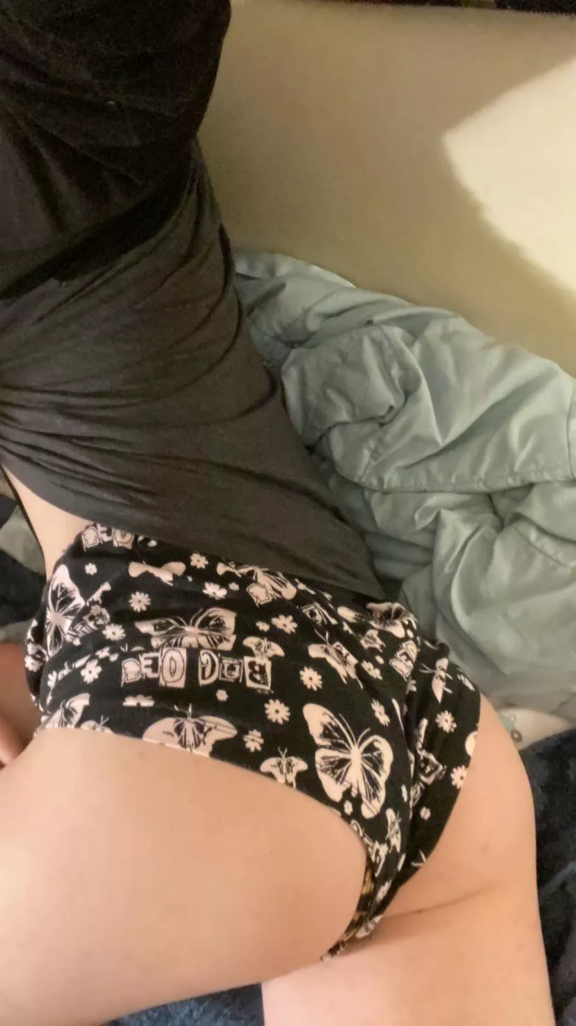(18) cuddles?🥺
