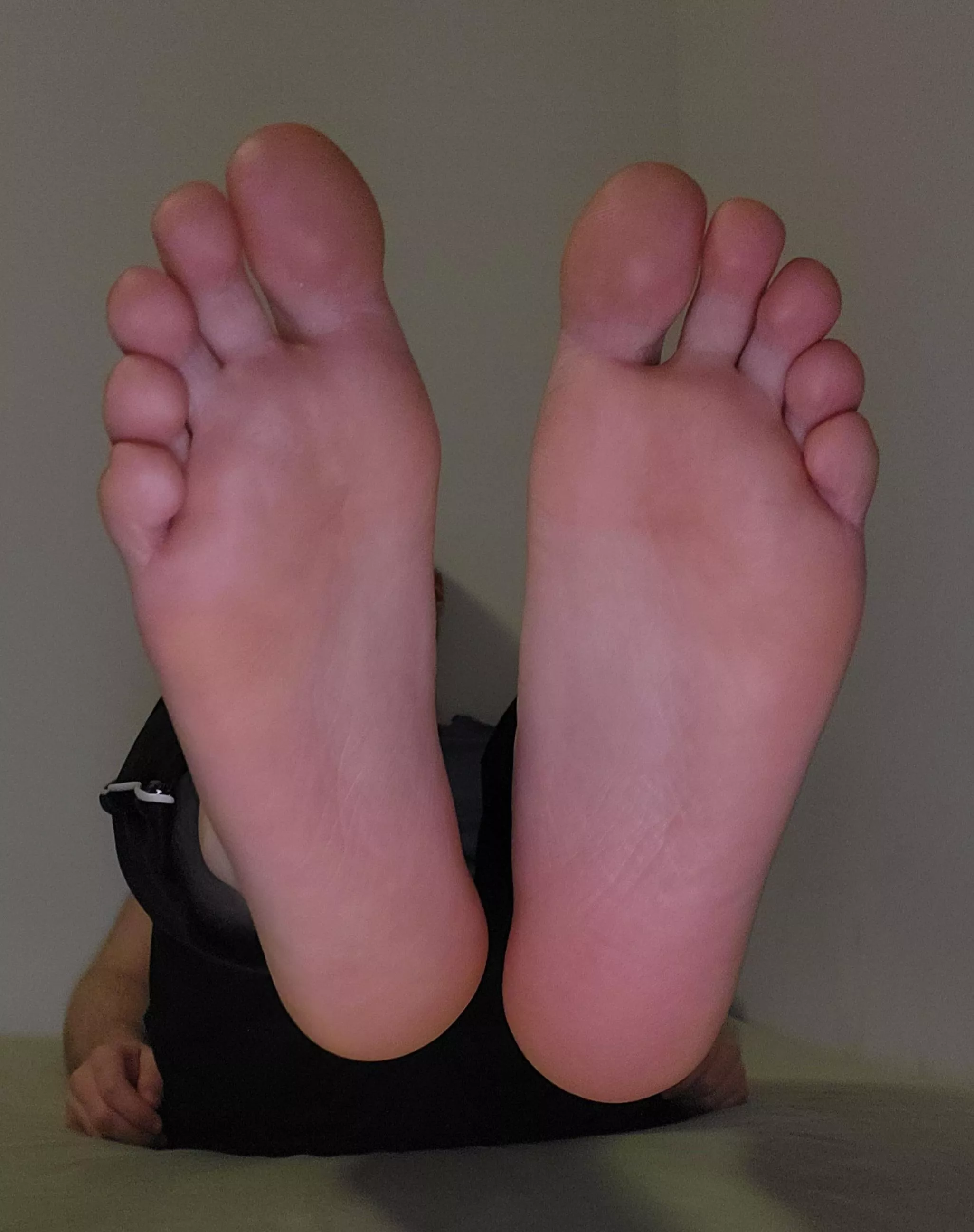 20m foot lover. send feet and let's get kinky ;) snap will_k777