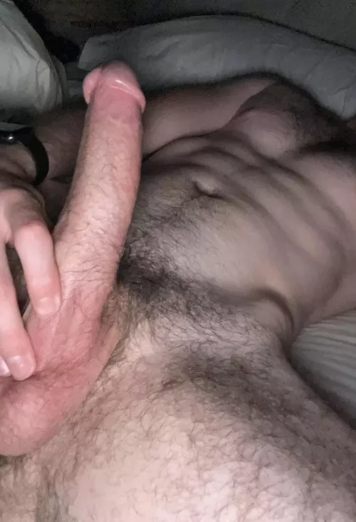 24 dm me, i’m down for anything but chubby/bigger guys are my fave 👅