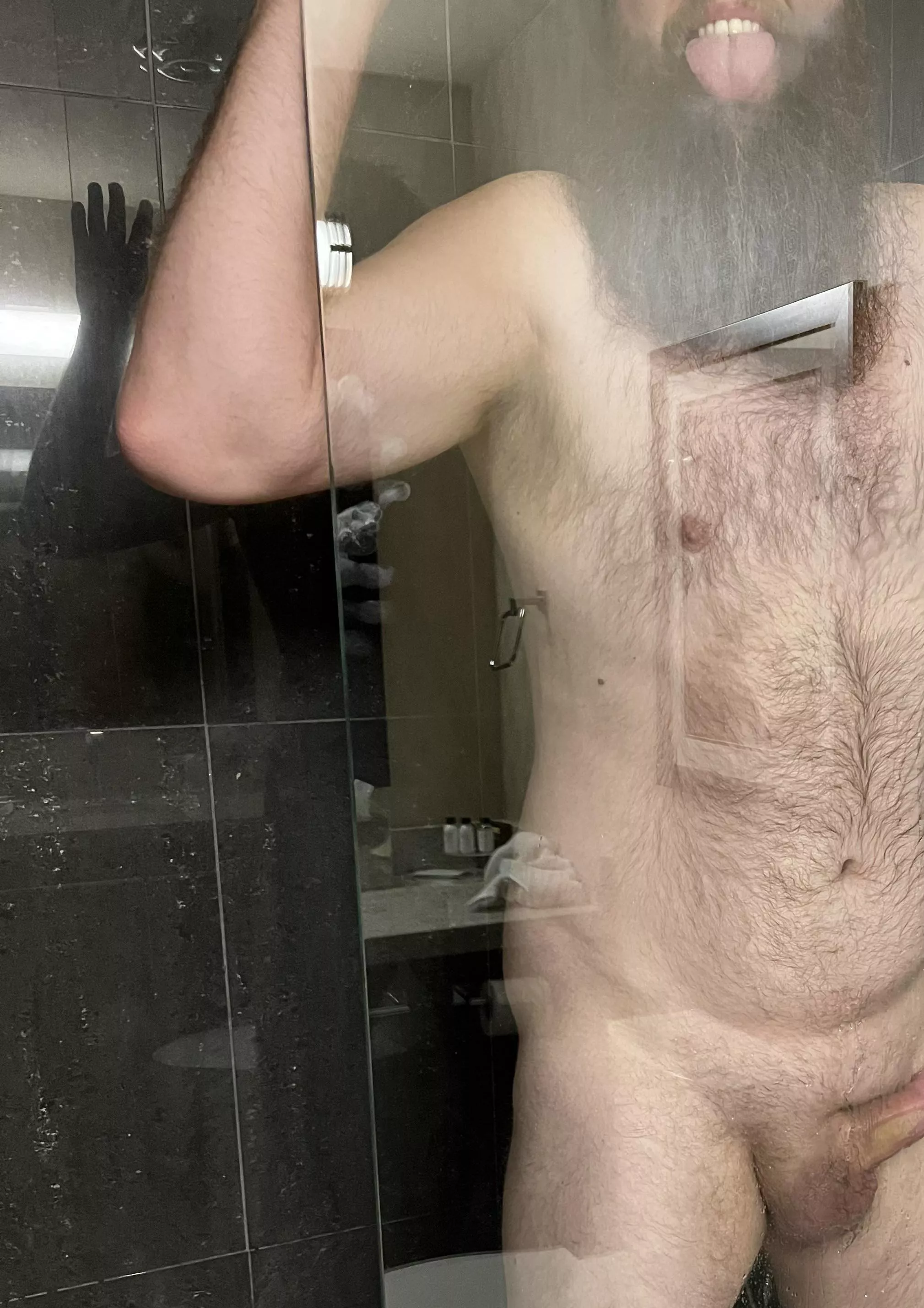 a 🐻 pressed against a glass shower door... thoughts? 🫠🫠