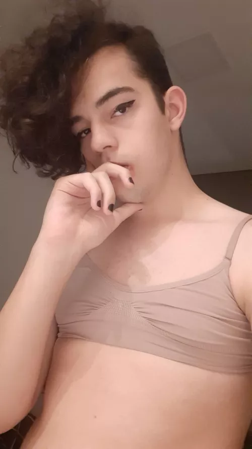 Am I androgynous enough to be a bi fantasy?