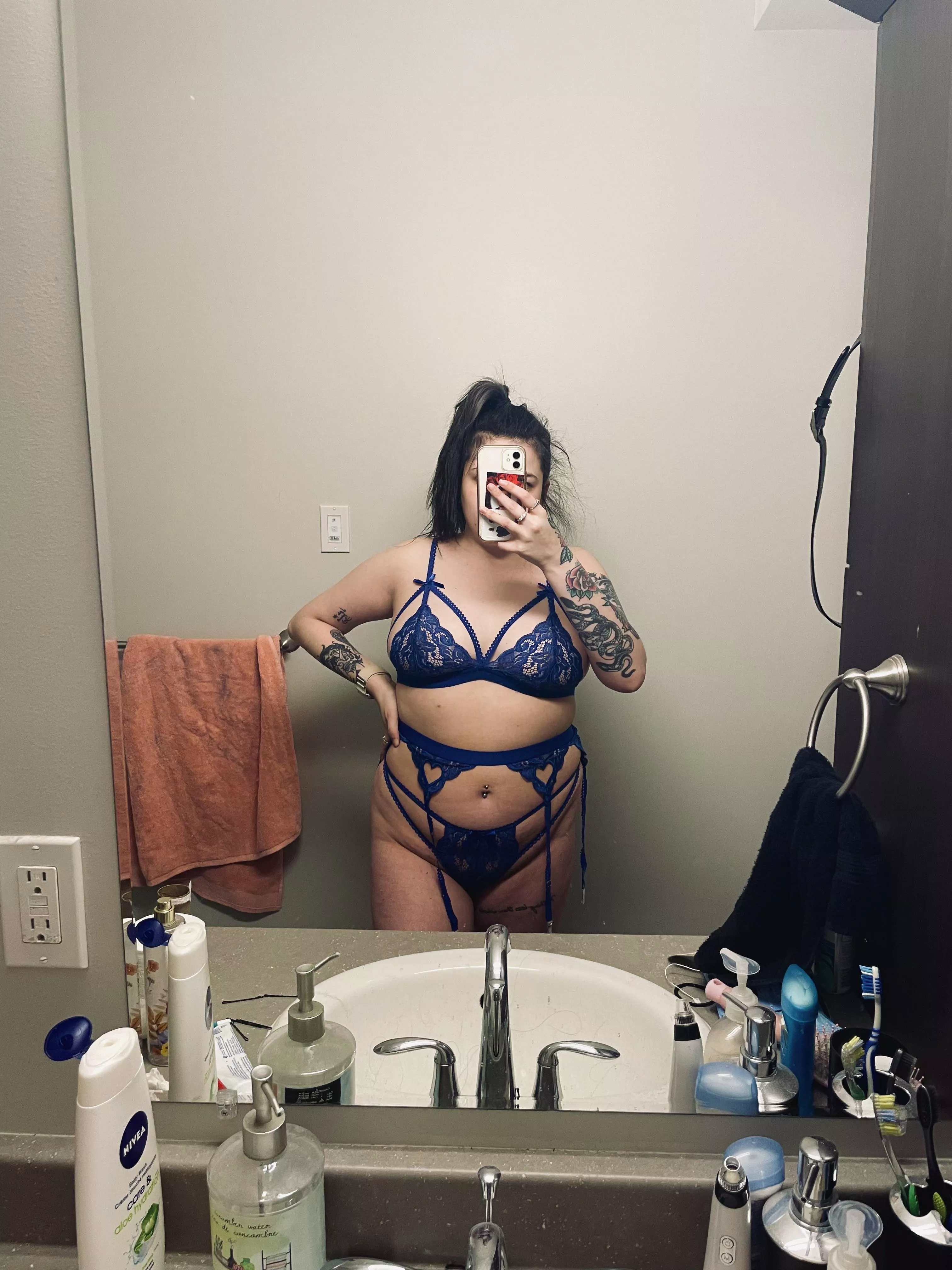 am i curvy enough for you?😈